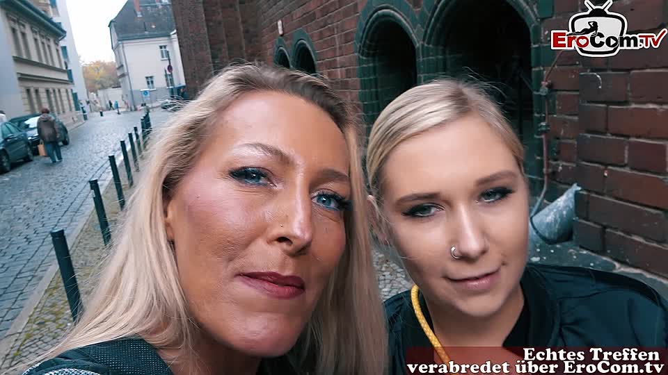 Blonder Teenager und reife Sexbombe beim Straßencasting